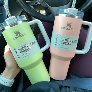 Stanley 40oz Flowstate Quencher H2.0 Tumbler Peach